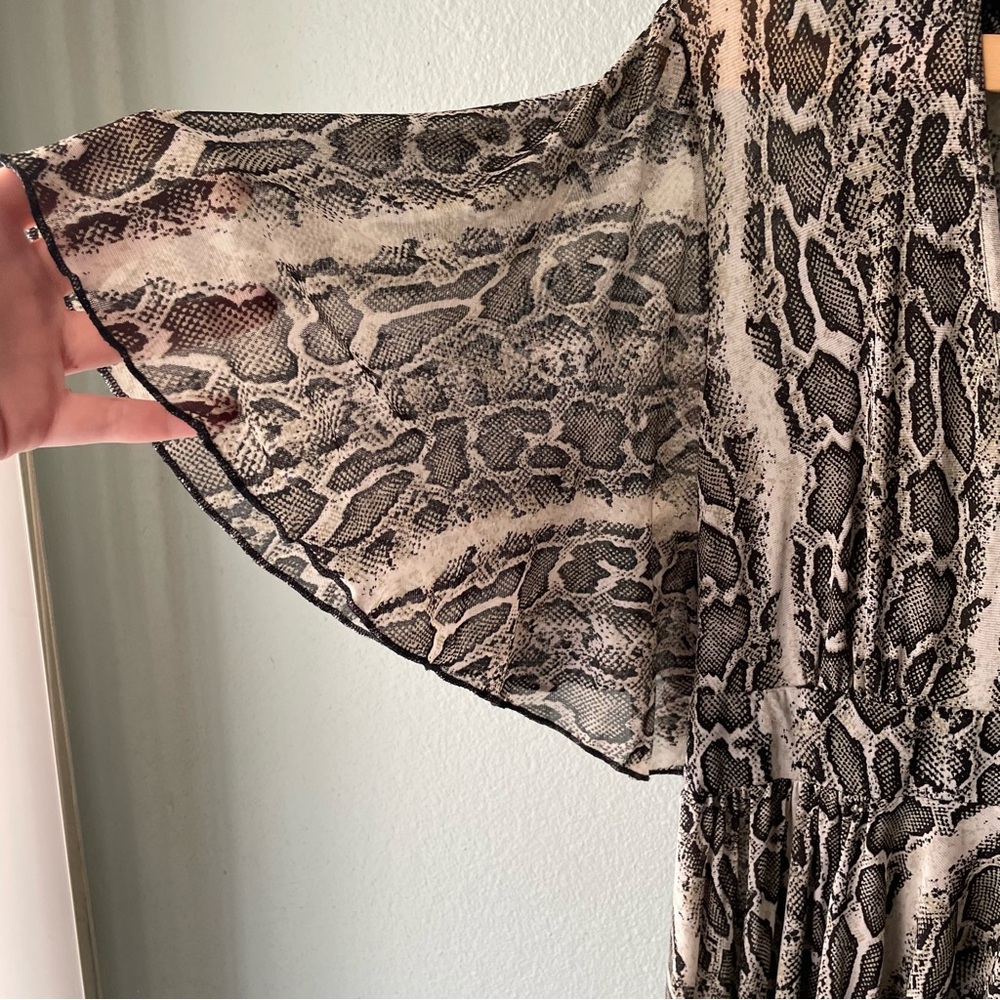 🌻5/$15🌻 L.I.F.E. | Long Snakeskin Snakeprint Sheer Beach Swim Cover-Up Cardigan - Picture 8 of 12